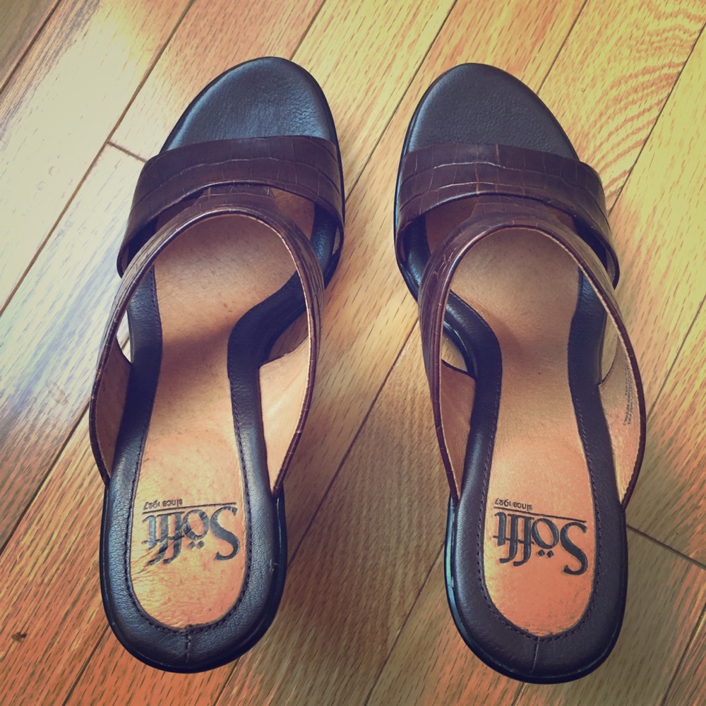 Women's Valora sandals from Sofft. Size 6 M